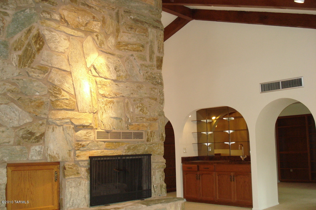 5030 N Avenida De La Colina