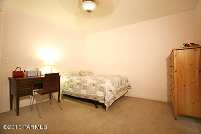 4041 E Poe