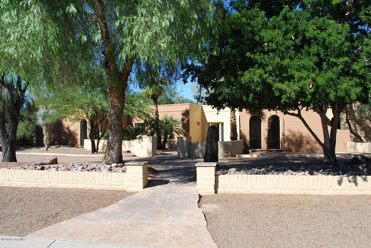 6001 E San Marino
