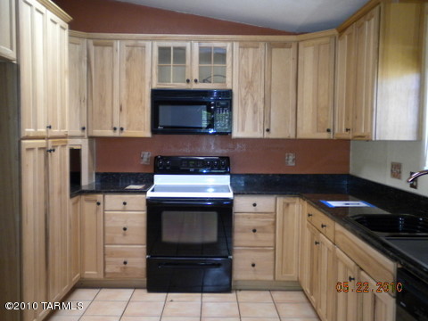 9222 E Calle Maria