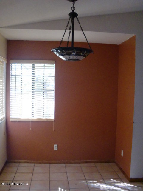 9222 E Calle Maria