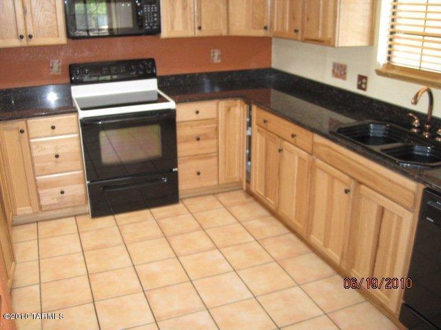 9222 E Calle Maria