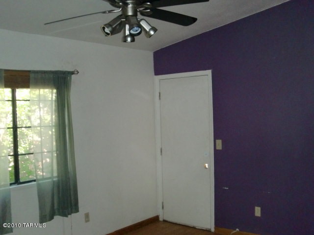 9222 E Calle Maria