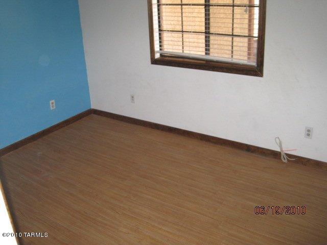 9222 E Calle Maria