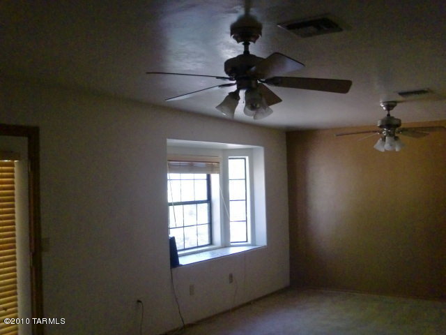 9222 E Calle Maria