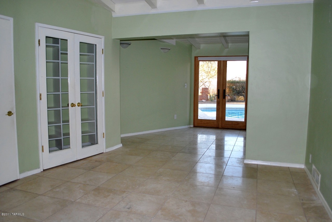 3035 N Deer Track