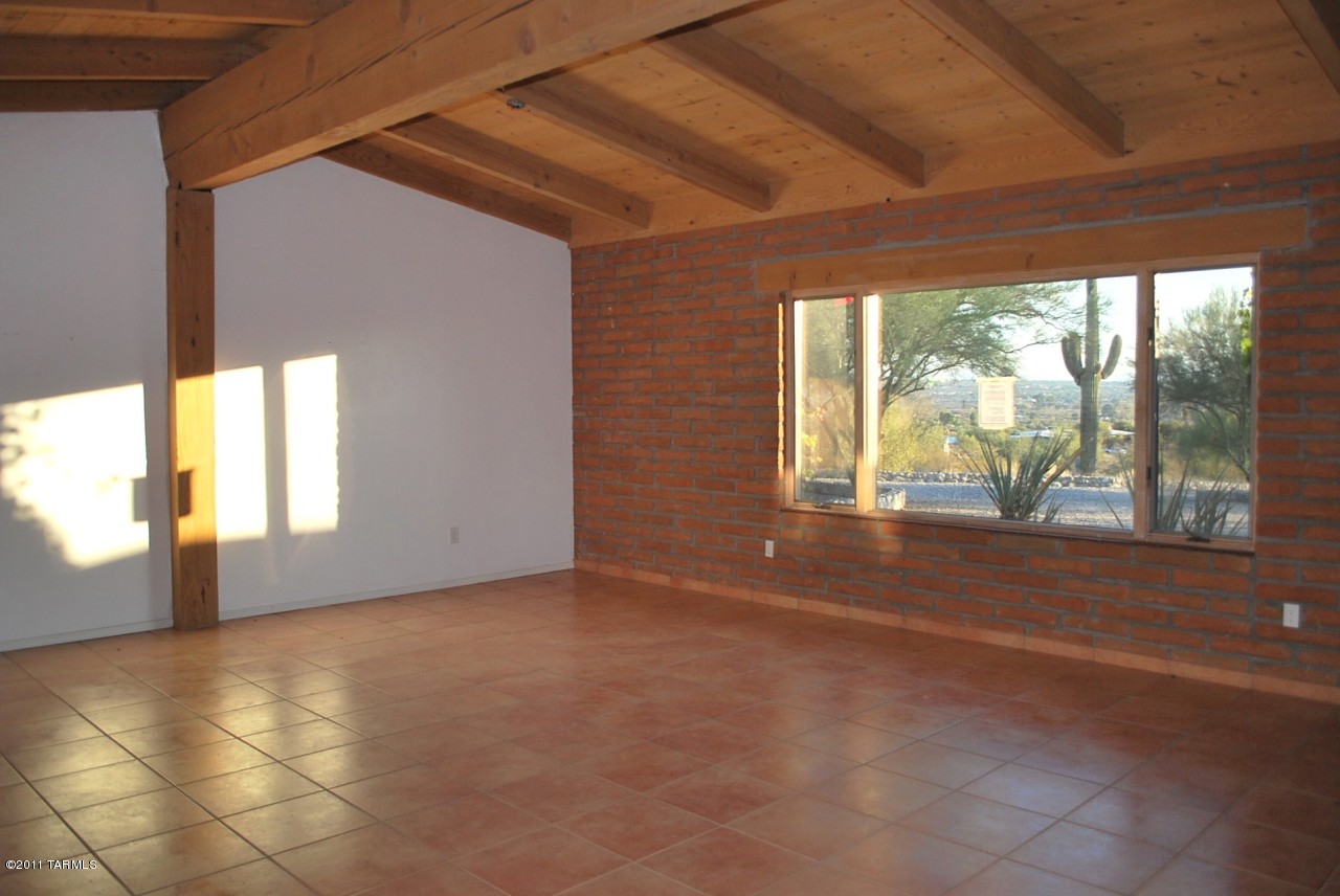 3035 N Deer Track