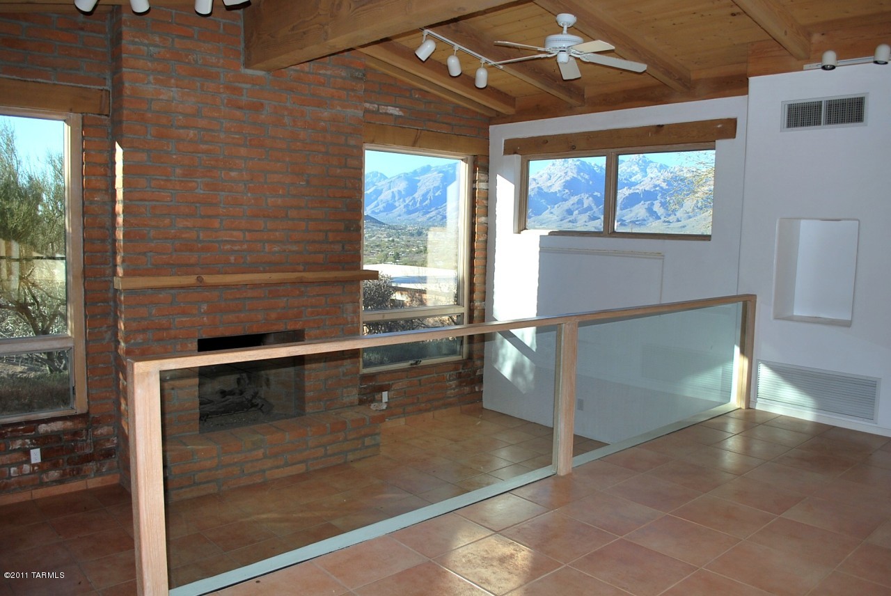 3035 N Deer Track