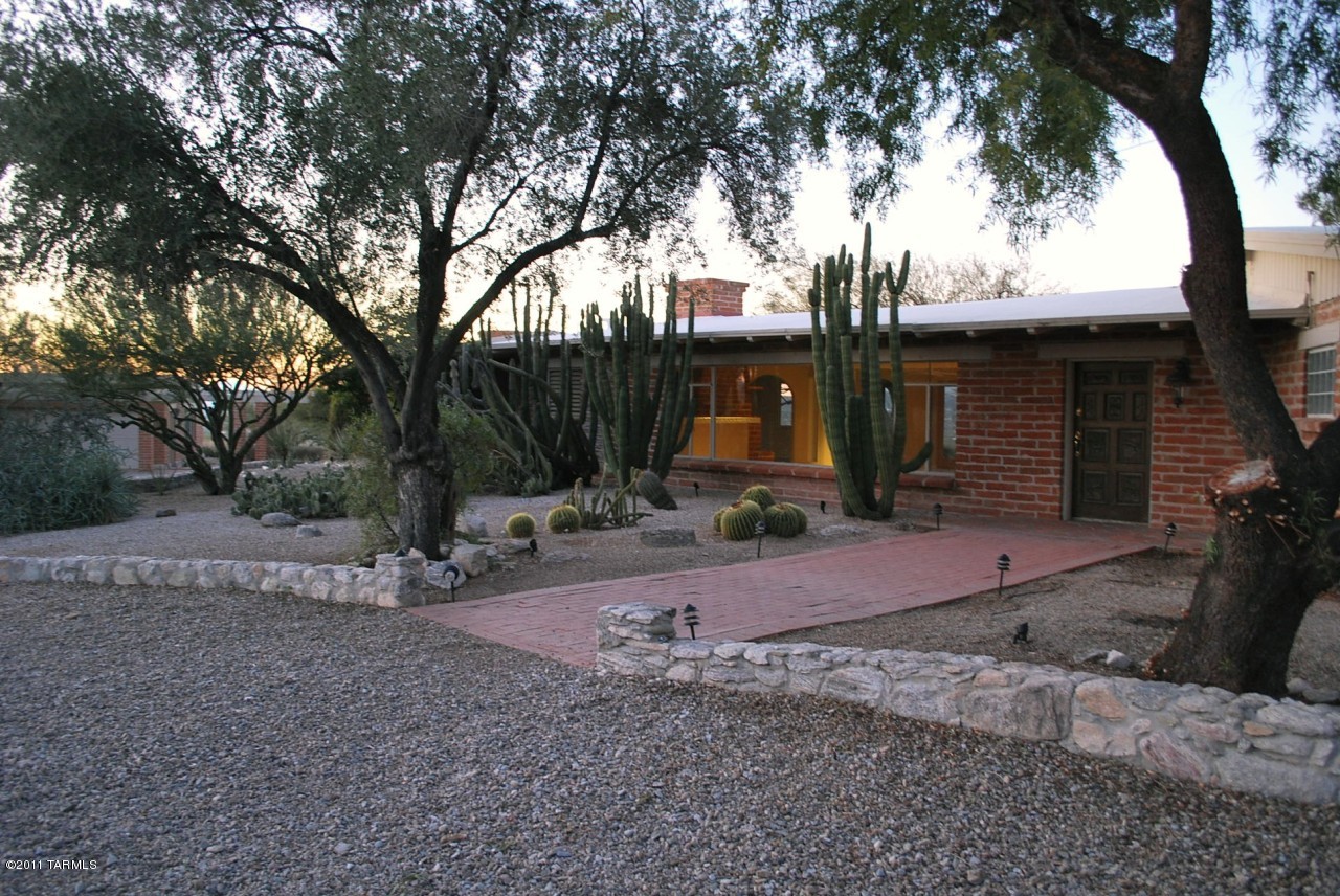 3035 N Deer Track