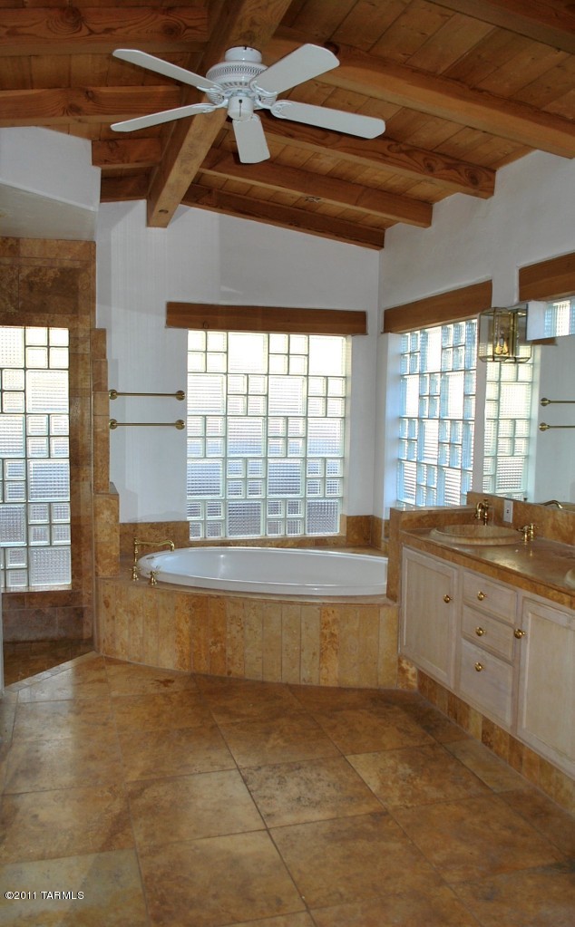 3035 N Deer Track