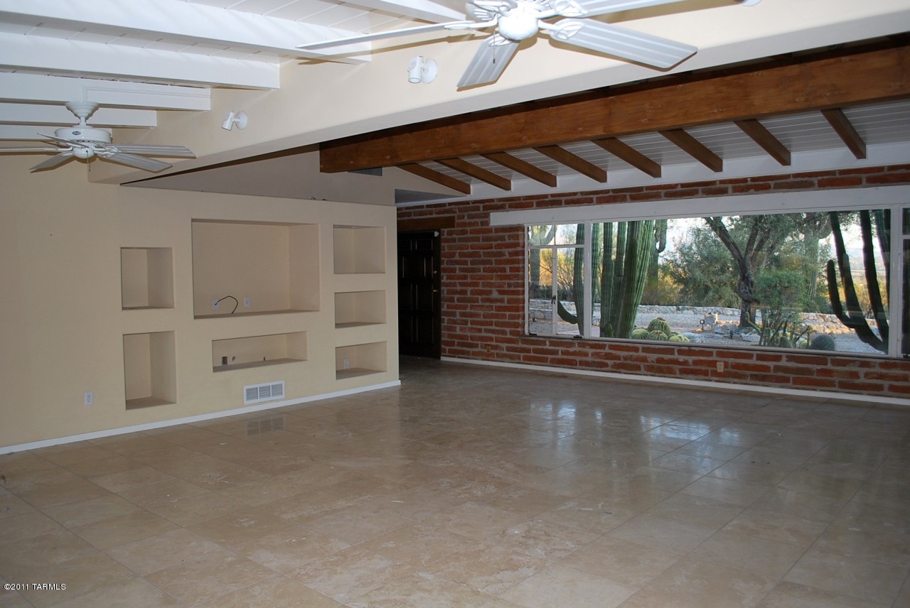 3035 N Deer Track