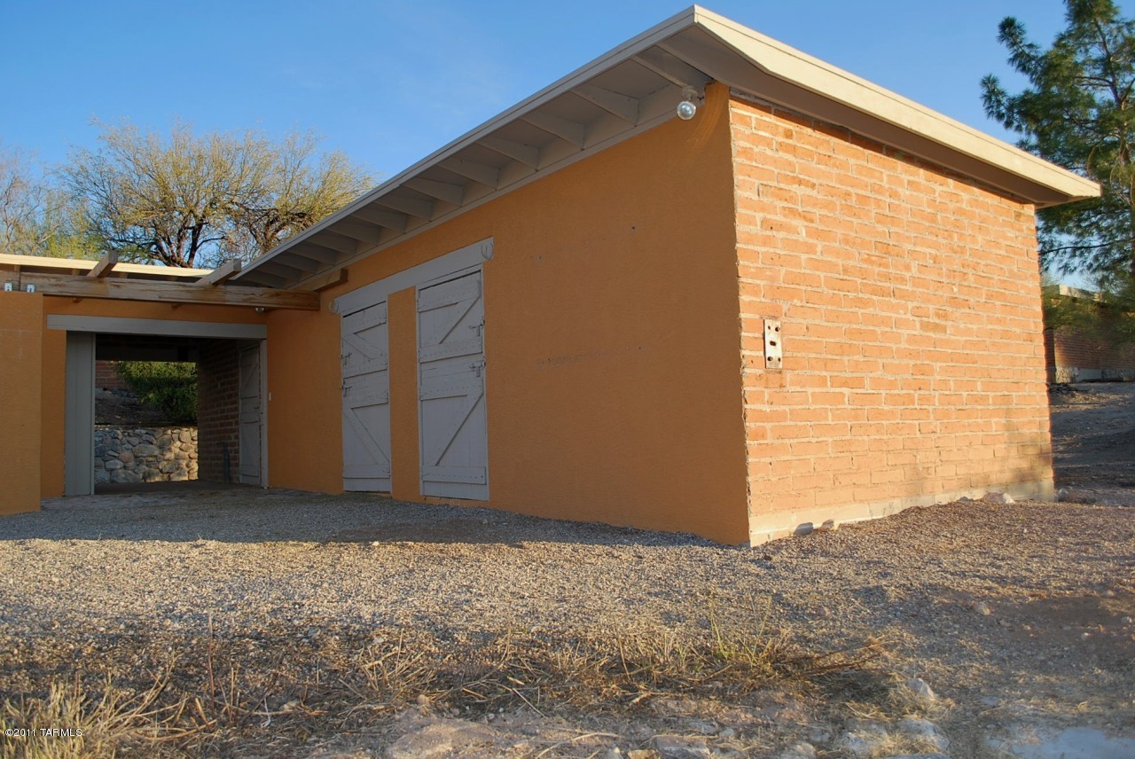 3035 N Deer Track