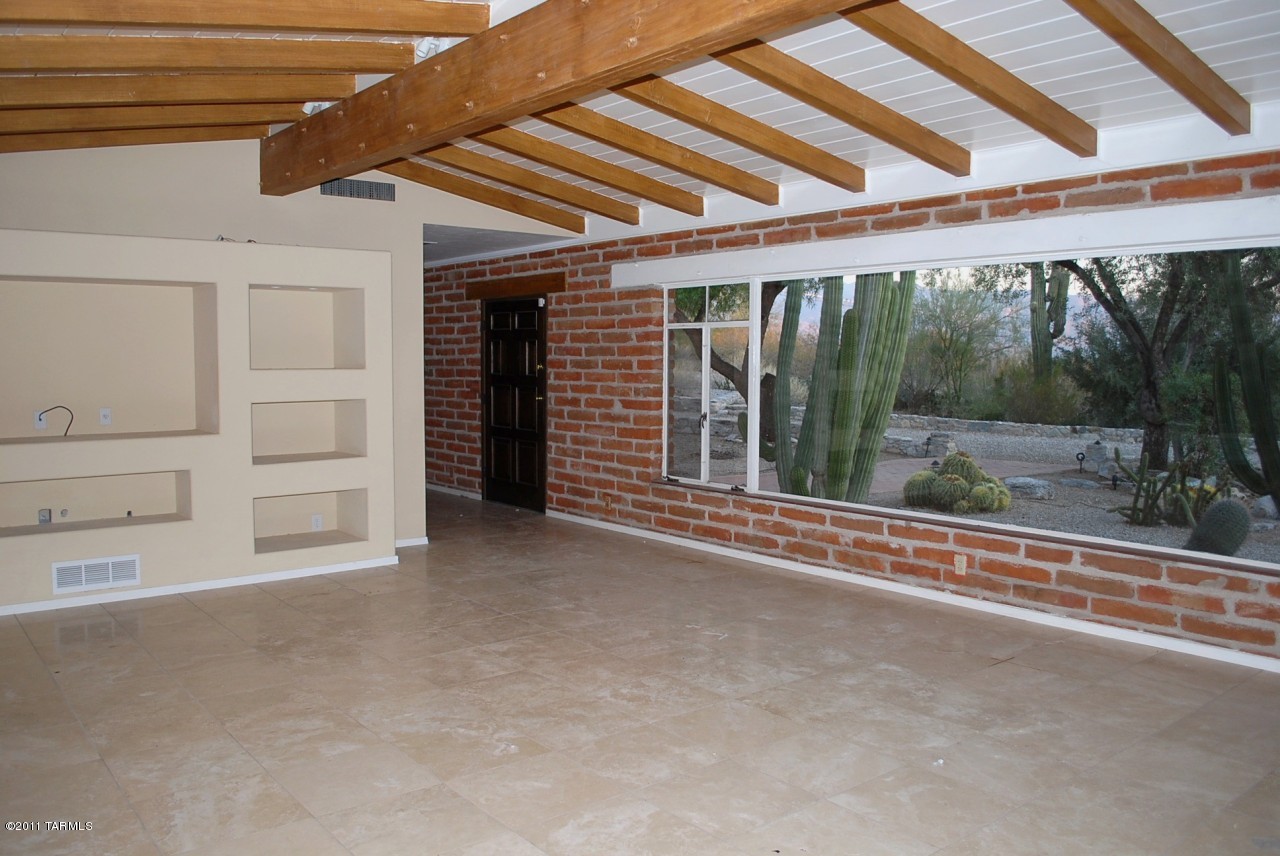 3035 N Deer Track