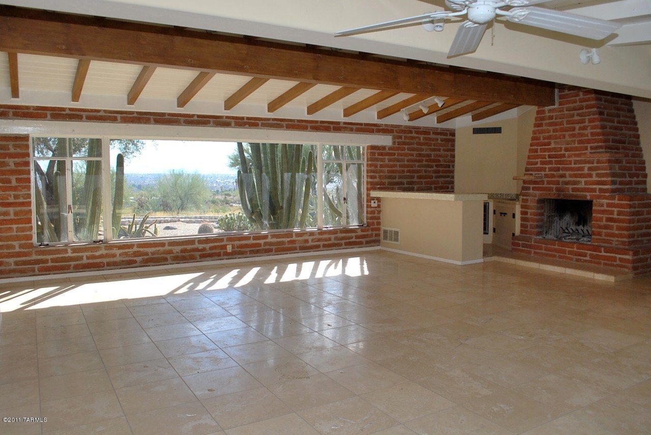 3035 N Deer Track