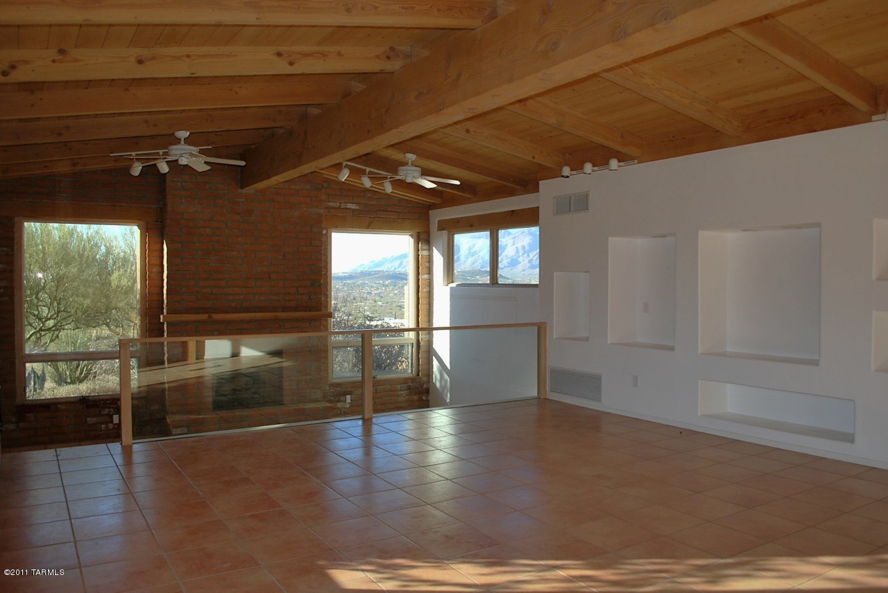 3035 N Deer Track