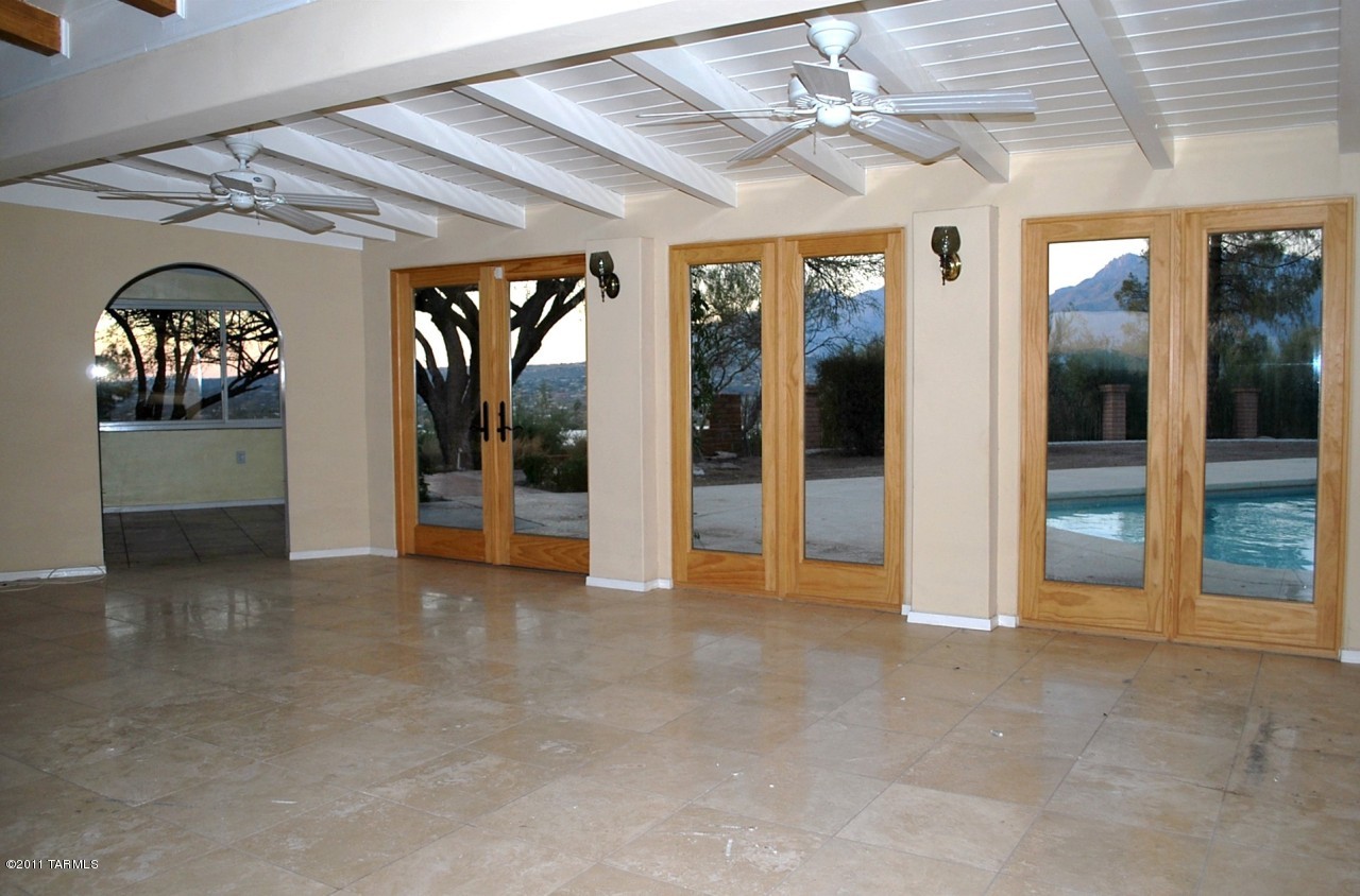 3035 N Deer Track