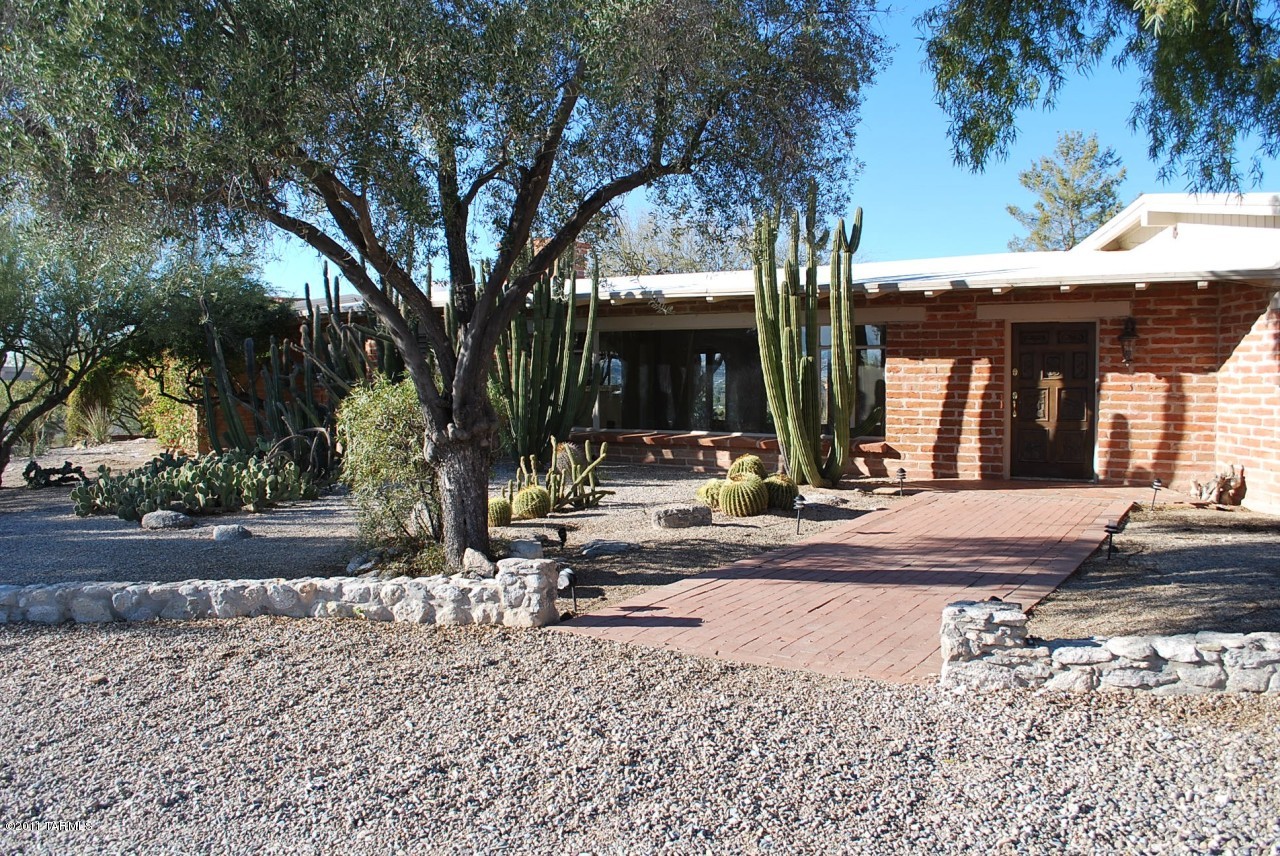 3035 N Deer Track