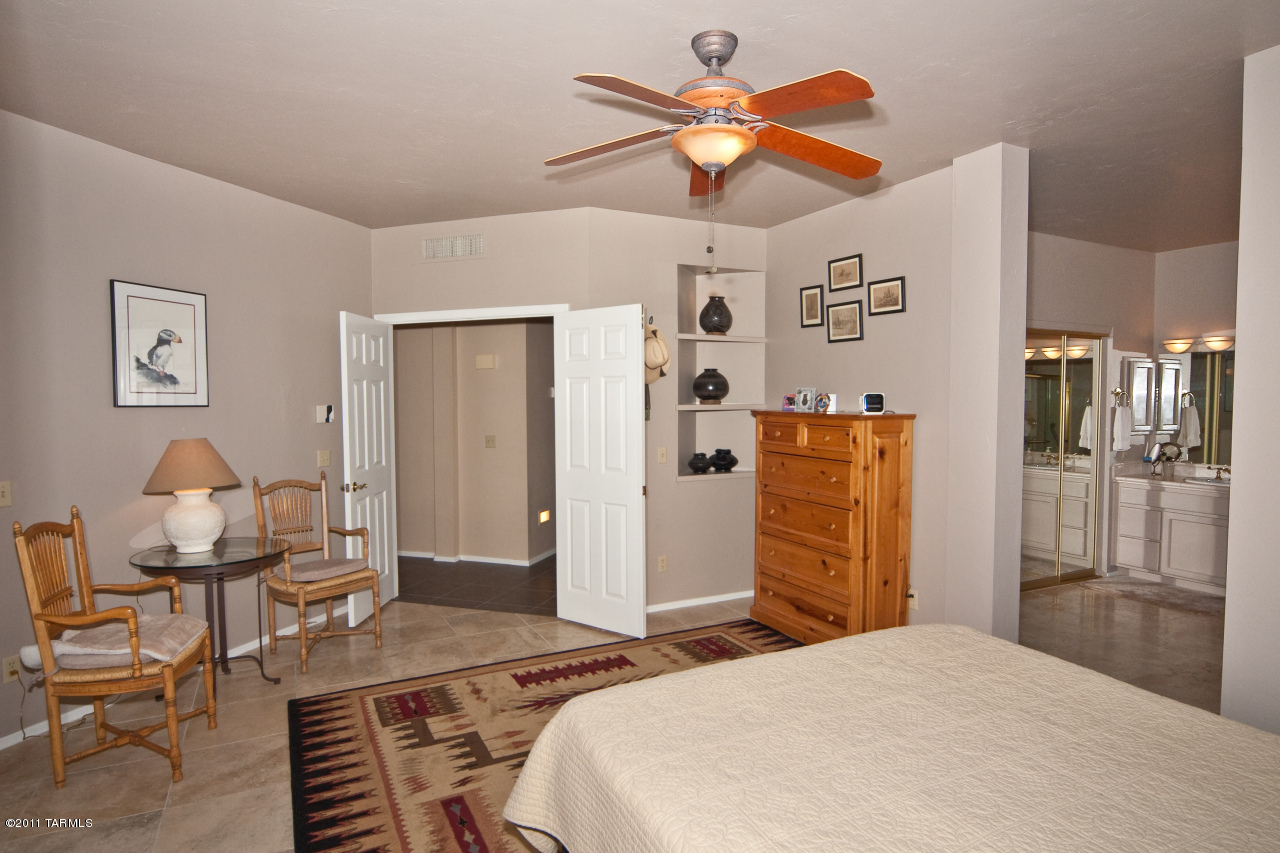 3420 N Country Club Vista Place
