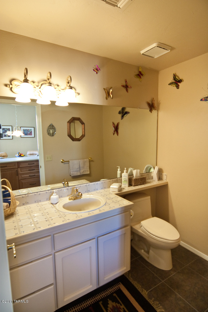 3420 N Country Club Vista Place