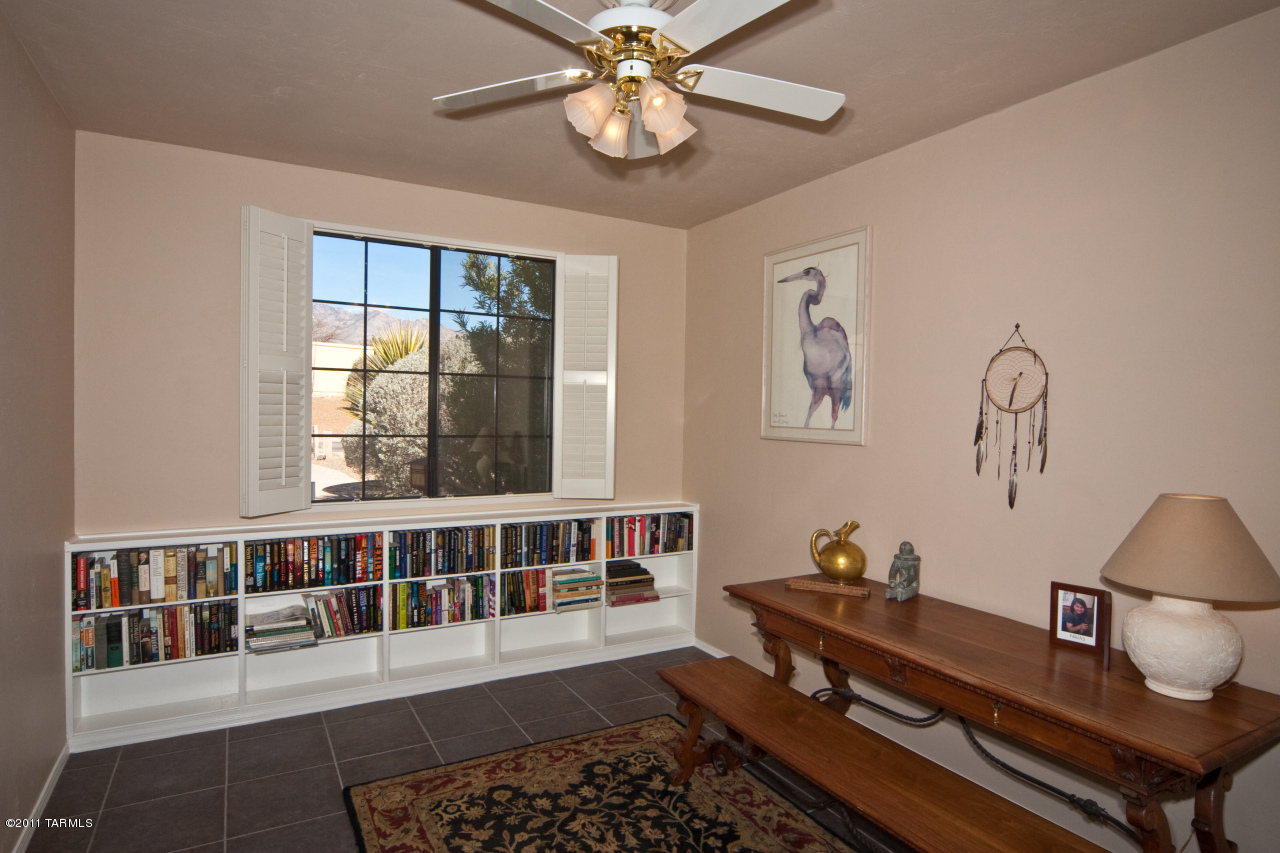 3420 N Country Club Vista Place