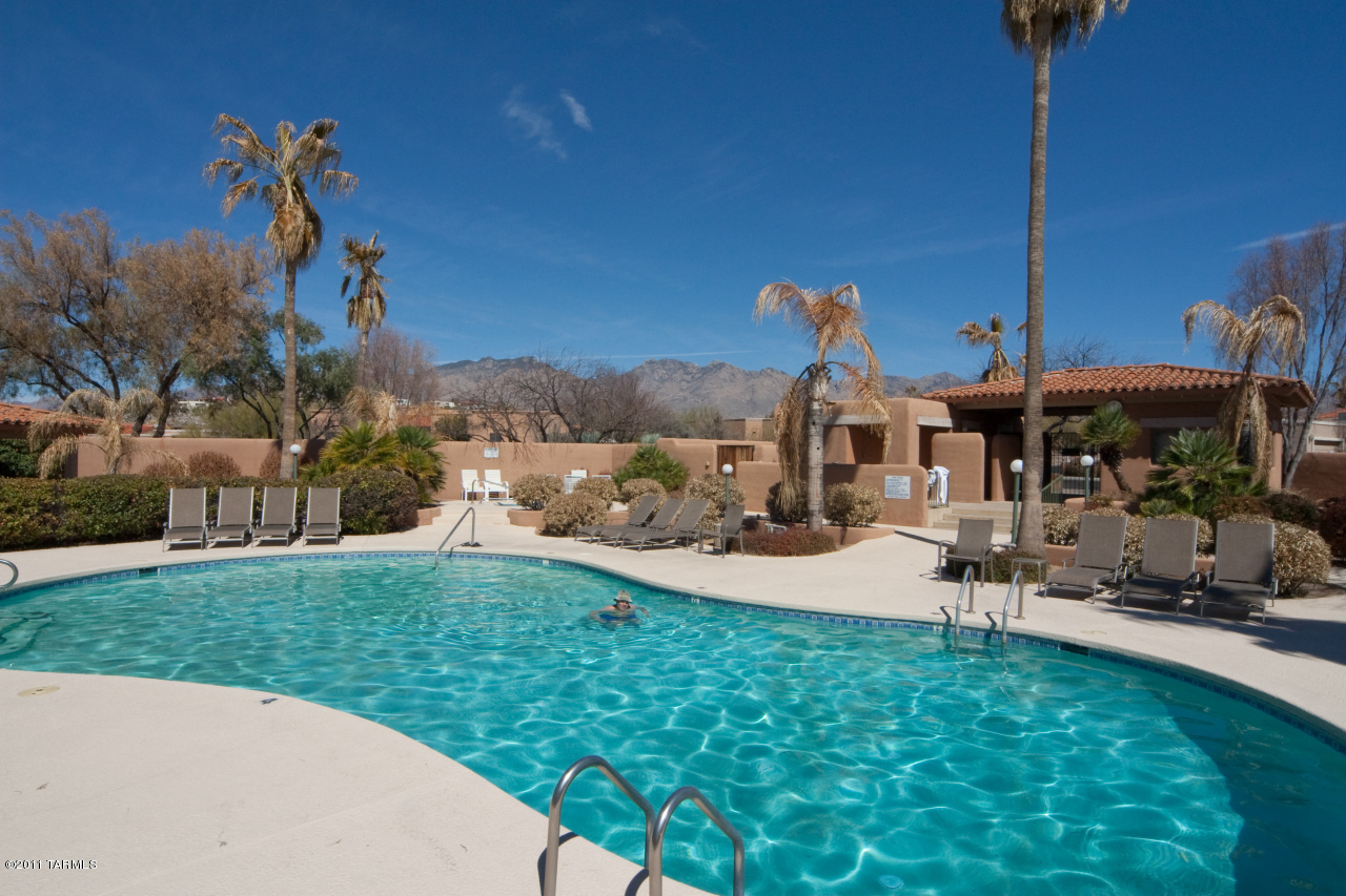3420 N Country Club Vista Place