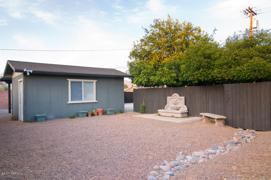 2230 N Norton