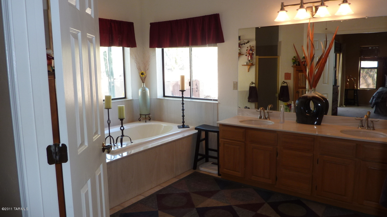 3820 N Calle Agua Verde