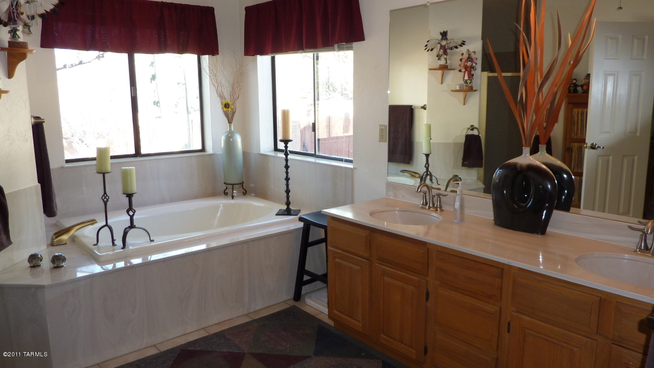 3820 N Calle Agua Verde