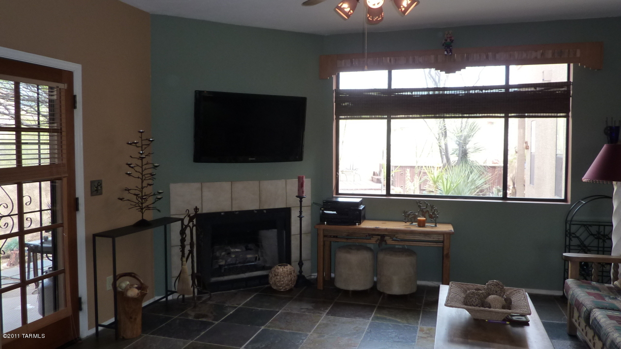 3820 N Calle Agua Verde