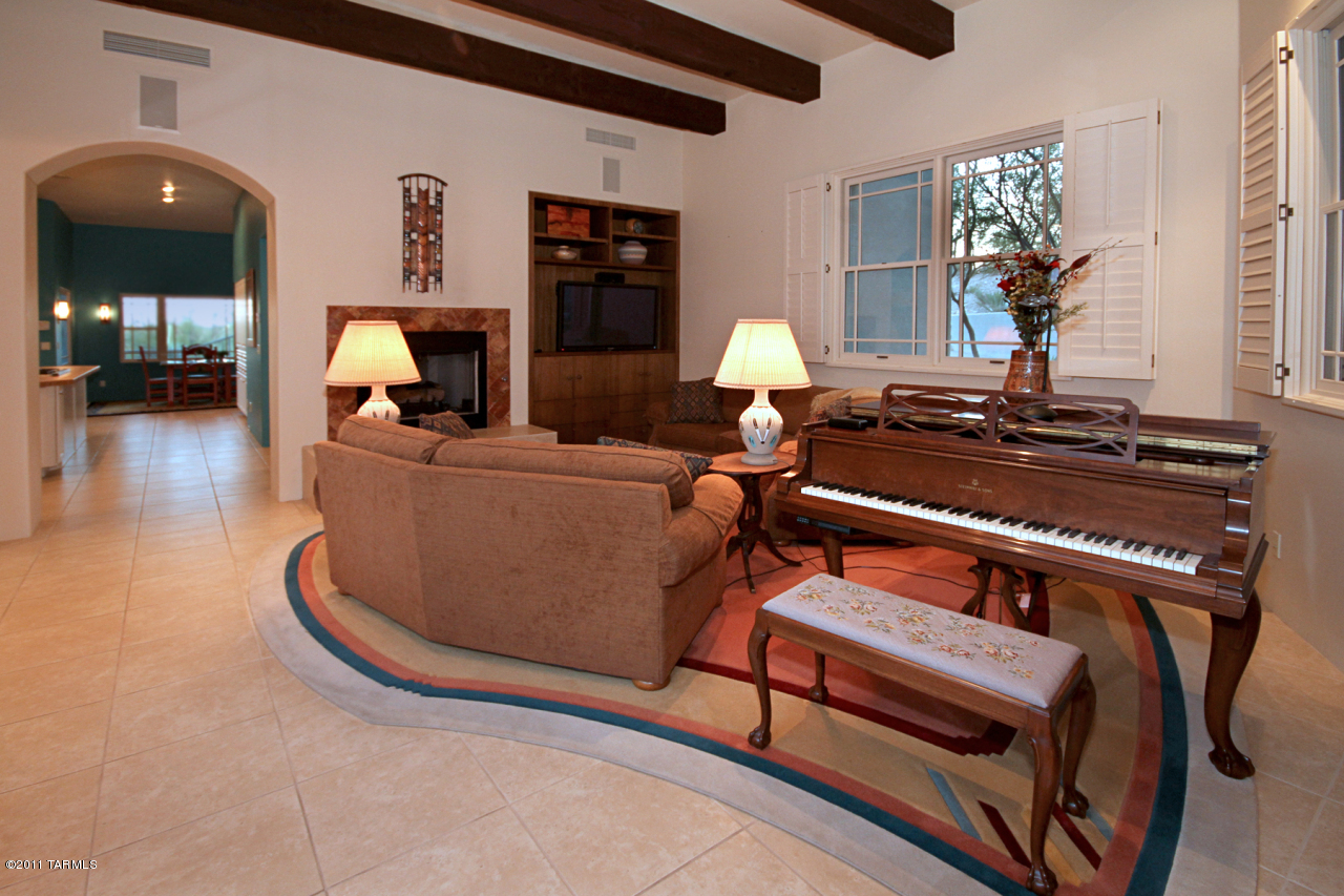 4940 N Hacienda Del Sol Road