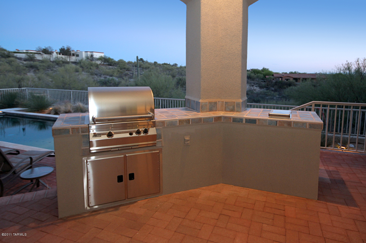 4940 N Hacienda Del Sol Road