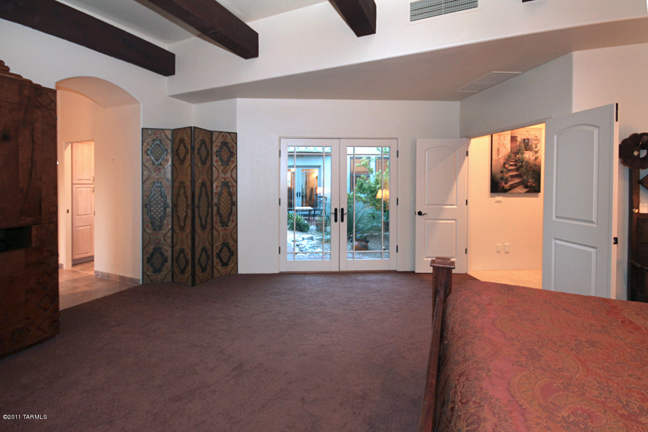 4940 N Hacienda Del Sol Road
