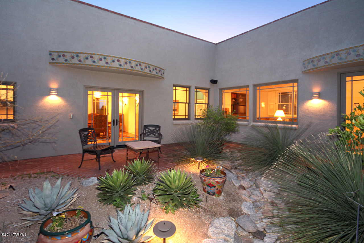 4940 N Hacienda Del Sol Road