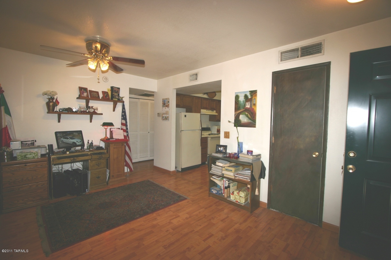 3690 N Country Club Road Unit: #1035