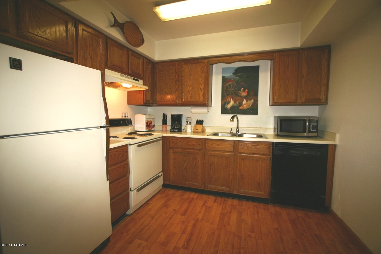 3690 N Country Club Road Unit: #1035