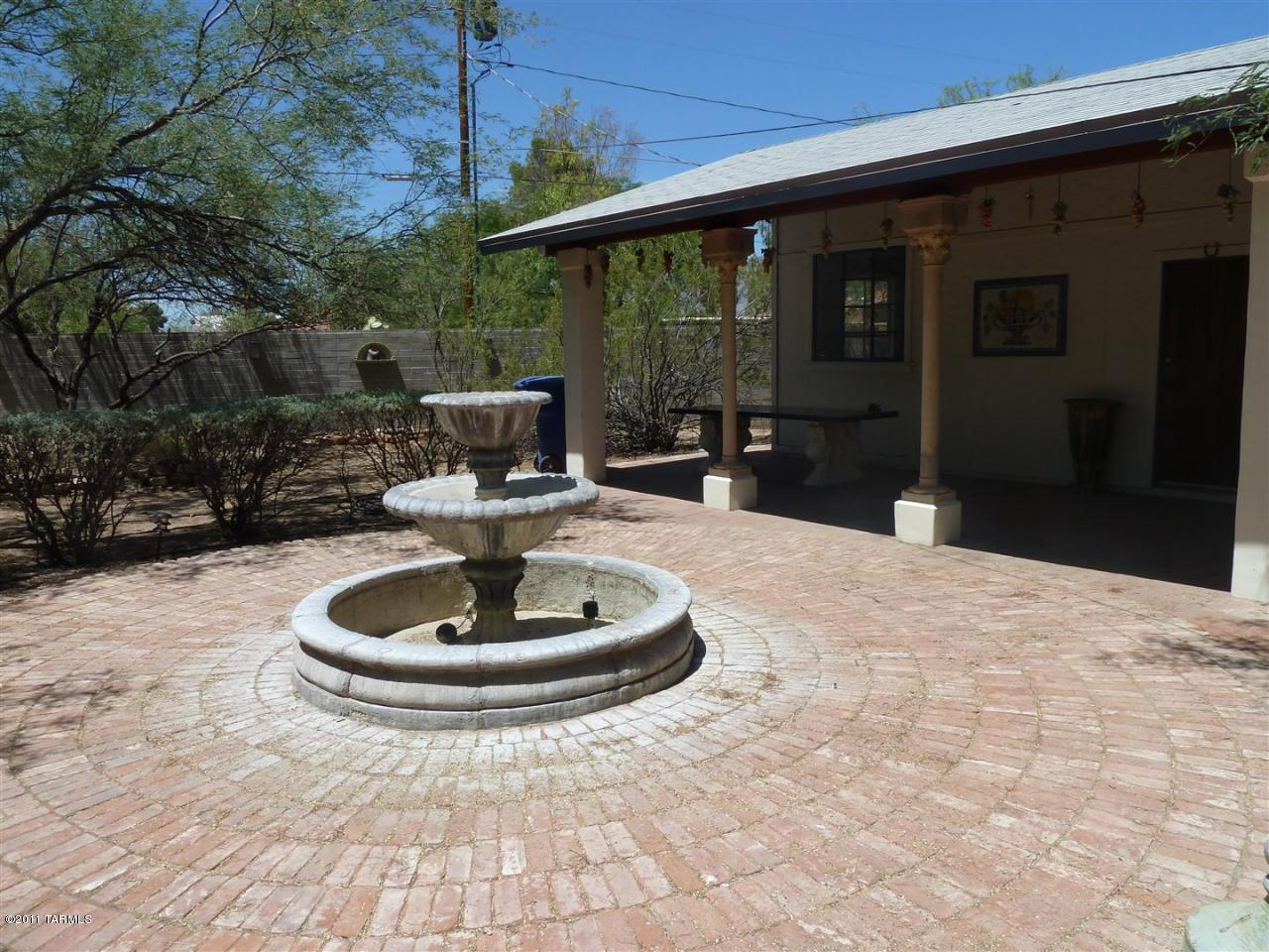 1123 E Hampton Street