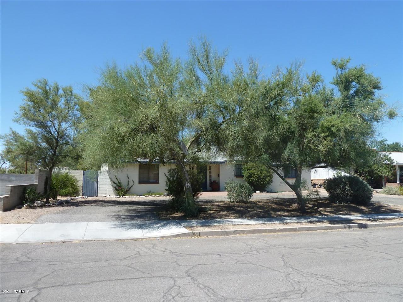 1123 E Hampton Street