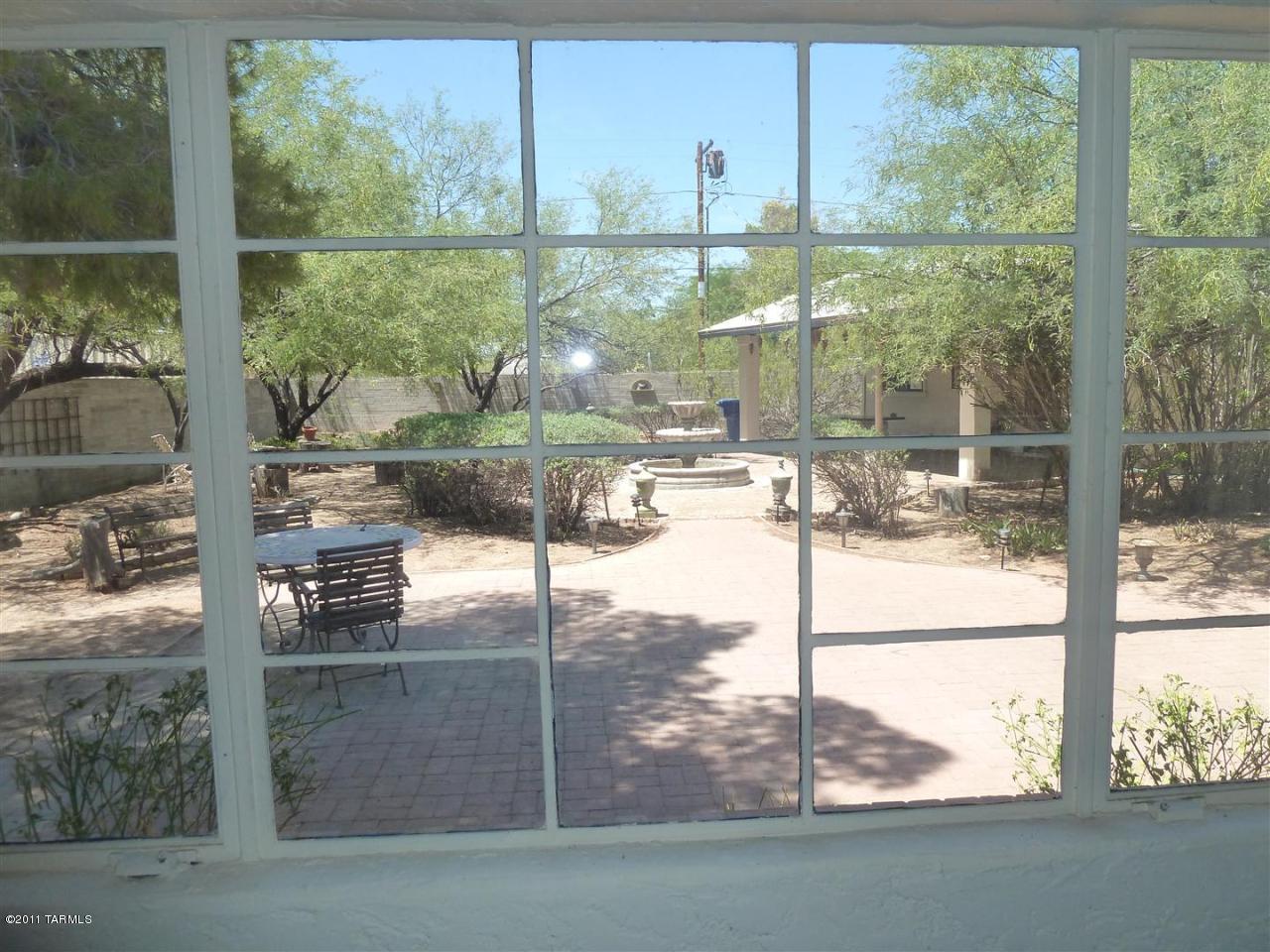 1123 E Hampton Street