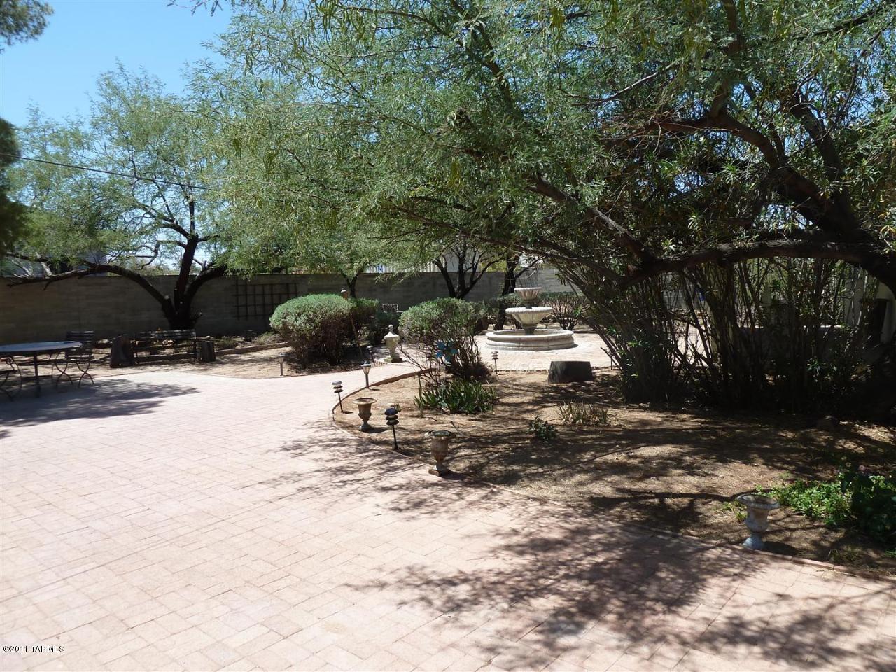 1123 E Hampton Street