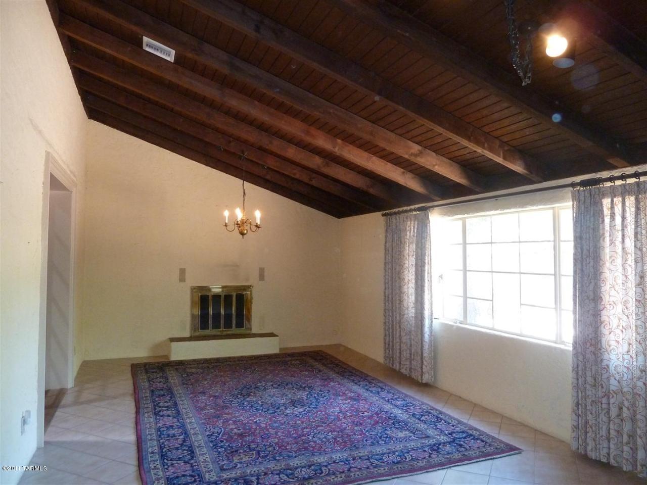 1123 E Hampton Street