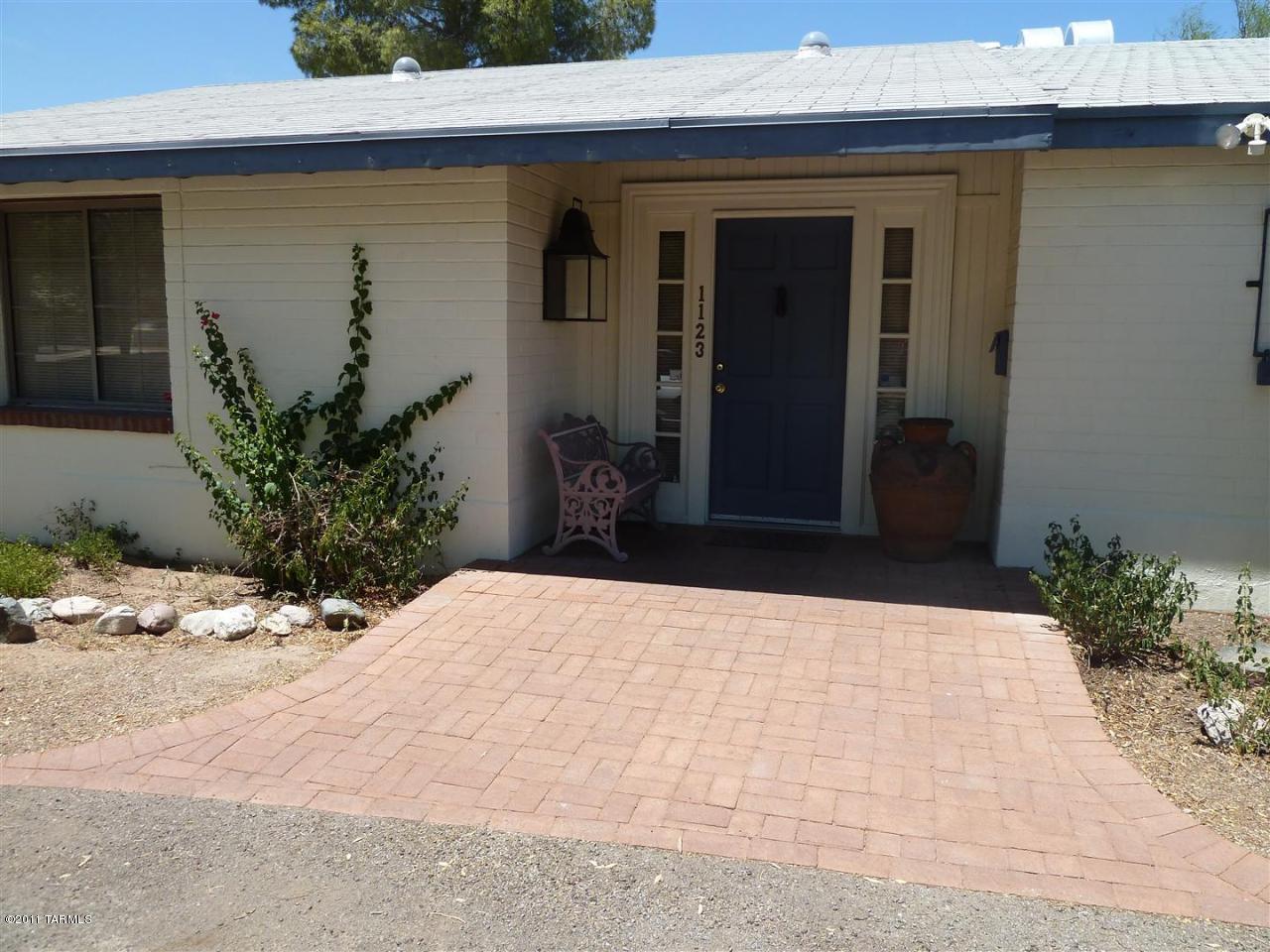 1123 E Hampton Street