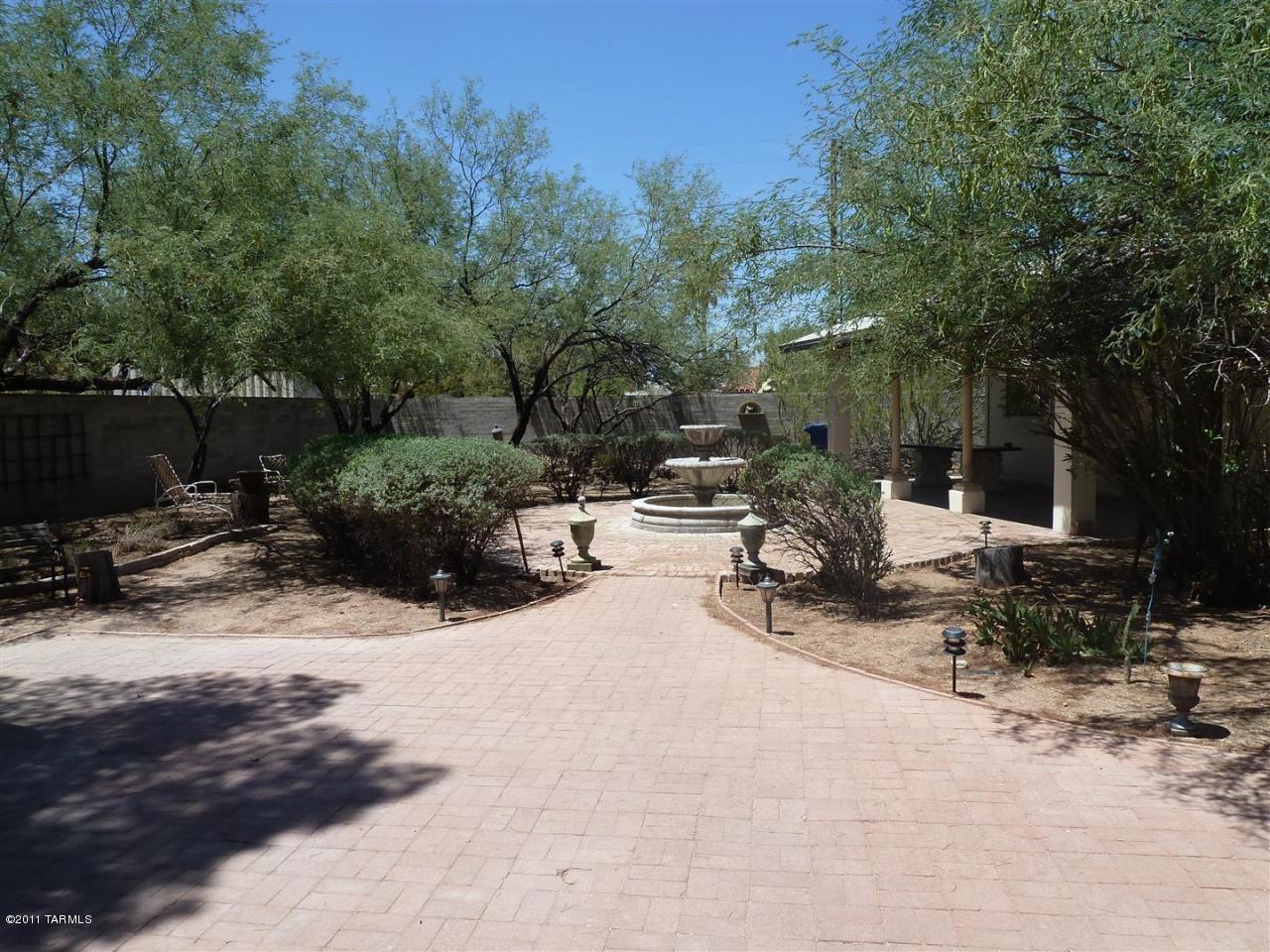 1123 E Hampton Street