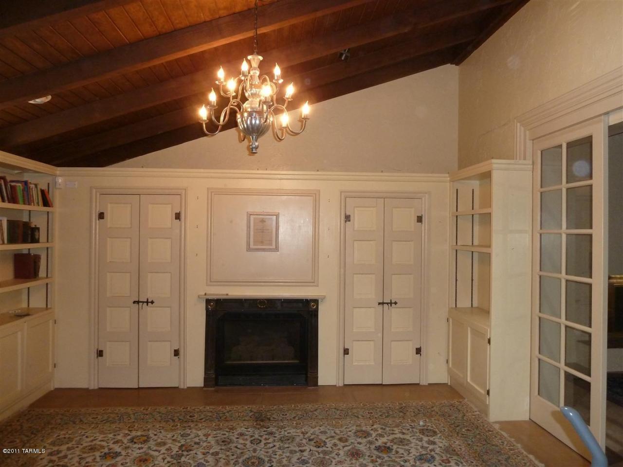 1123 E Hampton Street