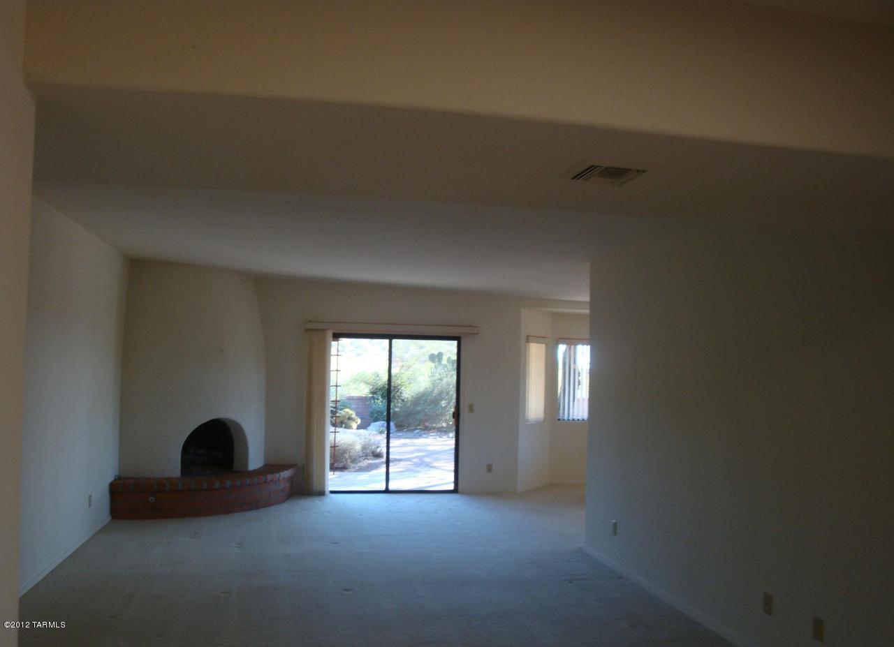 4892 N Via Gelsomino