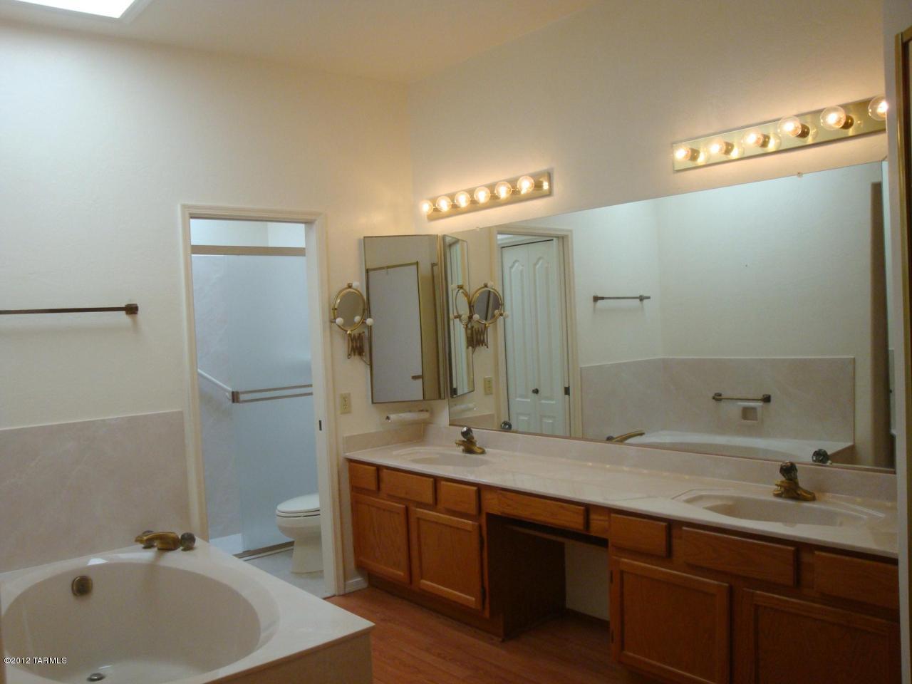 4892 N Via Gelsomino