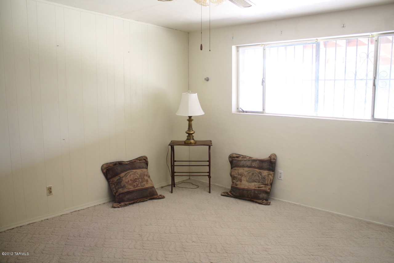 4942 E Bermuda Street