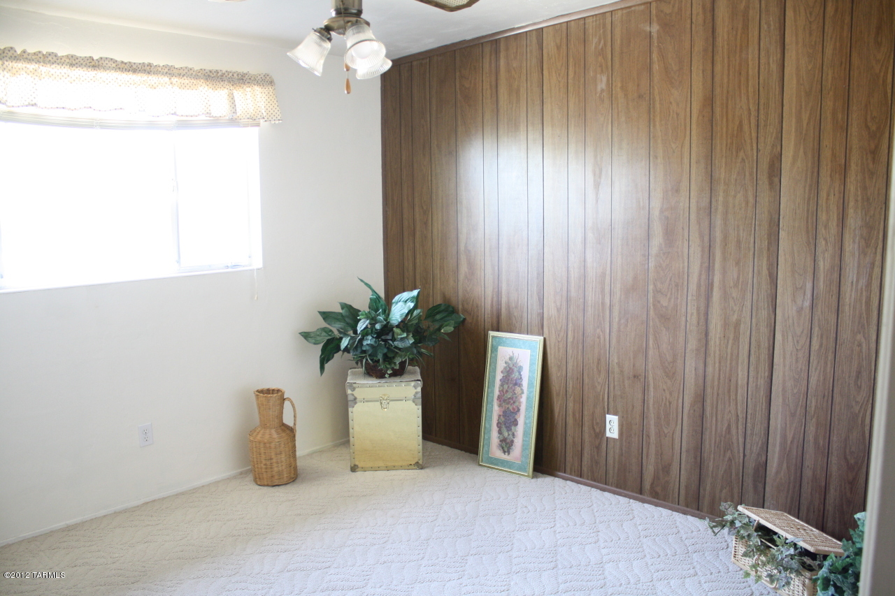 4942 E Bermuda Street