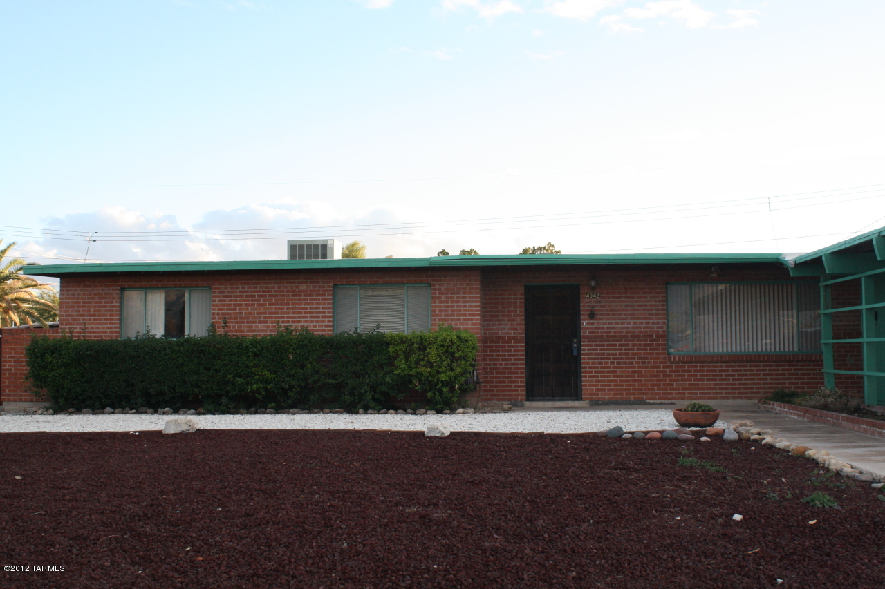4942 E Bermuda Street