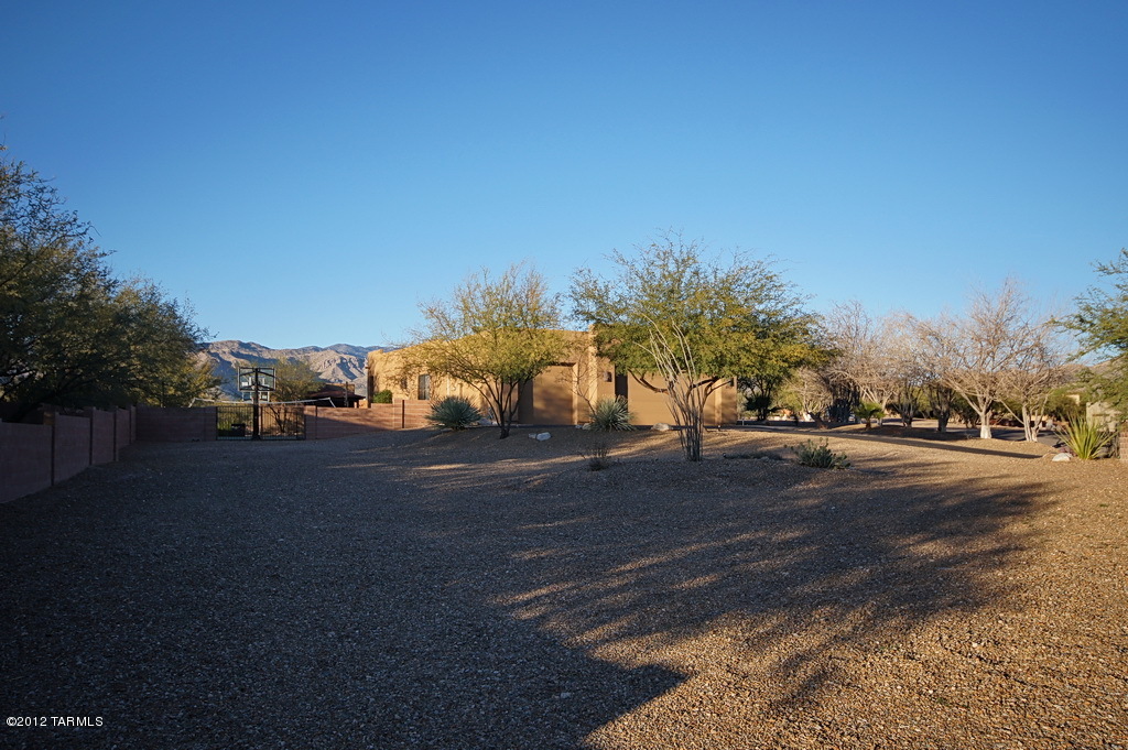 2409 N Barnwall Court