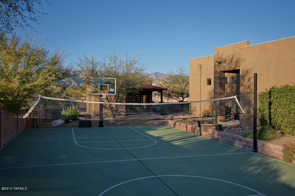 2409 N Barnwall Court